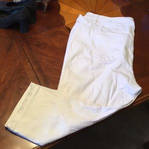 White Capri Jeans plus size